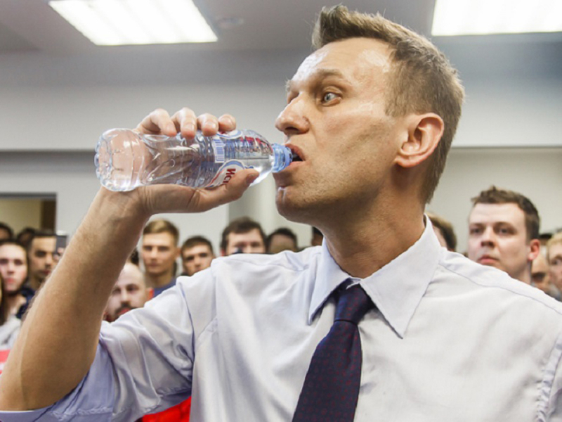 Navalniy qolgan mehmonxonadan “Novichok”ning izi chiqdi