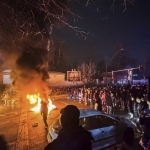 “Xomanaiyga o‘lim”. Erondagi namoyishlarda 500 dan ortiq kishi halok bo‘lgani aytilmoqda 