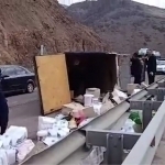 “Qamchiq”da yuk mashinasi ag‘darilib ketdi