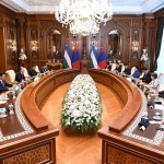 Мирзиёев ШҲТ саммити доирасидаги биринчи учрашувини бошлади