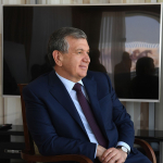 Mirziyoyevga maktub yo‘llagan yosh shoiraga Prezident sovg‘alari topshirildi