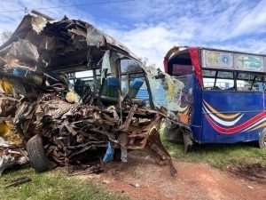 Ugandada maktab avtobusi ag‘darilib ketdi. O‘nlab qurbonlar bor