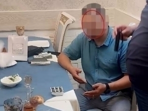 Fake employee of “Uzbekfilm” was caught with a bribe