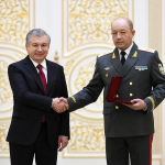 Президент Баҳодир Қурбоновнинг ҳарбий унвонини оширди