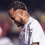 Neymar ko‘z yoshini tiya olmadi – “Santos” o‘z uyida tarixiy mag‘lubiyatga uchradi