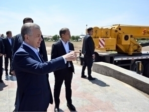 Mirziyoyev visits Al-Khwarizmi town under construction in Urgench