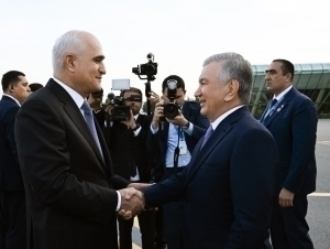 Шавкат Мирзиёев Озарбайжонга етиб борди
