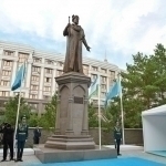 Qozog‘istonda Alisher Navoiy haykali o‘rnatildi