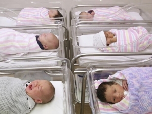 O‘zbekistonda 12 mingdan ortiq ayol 40 yoshdan keyin ona bo‘ldi