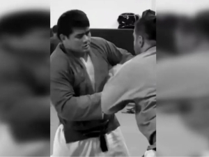 Taniqli polvonni kurash maydonida pichoqlab o‘ldirgan erkak qamaldi