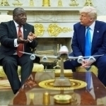 Трамп Оқ уйда Рамафосага тузоқ қўйди: Жанубий Африкада оқ танлилар геноцид қилингани айтилди
