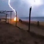 Meksikada chaqmoq urishi oqibatida ikki kishi halok bo‘ldi (video)