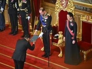 Tojsiz Xokon VIII Norvegiya taxtiga o‘tirdi (foto)