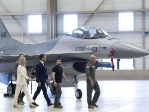 Украина ёзда биринчи F-16 қирувчиларини олади – “Reuters”