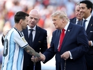 Трамп Роналду ва Месси билан ўрин алмашишни исташини айтди (видео)