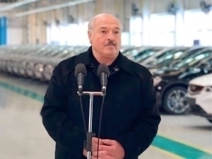 Беларусда ядровий қуроллар пайдо бўлгач, қўшнилар “қанотларини туширди” – Лукашенко