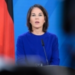 Berbok Ukrainaga yordam qisqarishi Germaniyaga xavf keltirishidan xavotirda