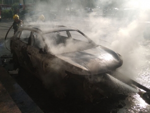 Тошкентда электромобиль буткул ёниб кетди (видео)