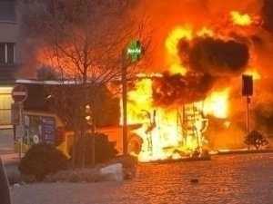 Shveysariyada avtobus yonib ketdi. Qurbonlar bor 