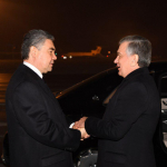 Mirziyoyev Berdimuhamedov bilan koronavirusga qarshi hamkorlikni muhokama qildi