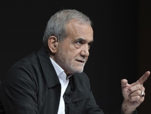 Қўлларимиз ҳамон тепкида – Пезешкиён