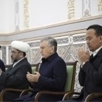 Shavkat Mirziyoyev Hakim Termiziy maqbarasini ziyorat qildi