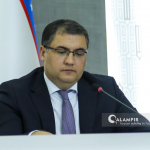 Вазир ибодат либоси масаласида “тупик”ка кириб қолингани ва яктак кийганлар жавобгарликка тортилганини эслади