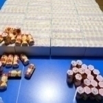 Андижонда ҳужжатсиз биологик фаол қўшимчаларни сотаётганлар ушланди (видео)