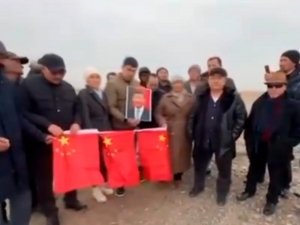 Qozog‘istonda Xitoy bayrog‘i va Si Szinpinning surati yoqib yuborildi (video)