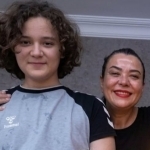 9 kishini o‘ldirgan o‘quvchining onasi ham hibsga olindi 