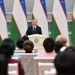 Shavkat Mirziyoyev bir guruh xotin-qizlarni mukofotladi 