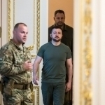 Ермакка қарши тергов Зеленскийнинг аҳволини оғирлаштириши мумкин – “Le Monde”