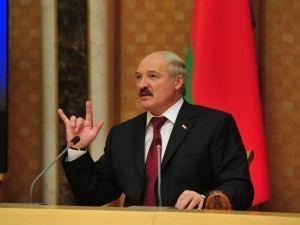 Lukashenko Tixanovskiyning o‘limi haqidagi mish-mishlarni yolg‘on deb atadi