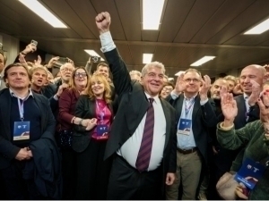 Лапорта “Барселона” президентлик лавозимига қайта сайланди