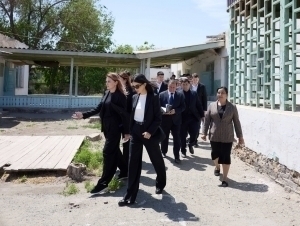 Саида Мирзиёева Хоразмдаги авария ҳолатига тушган боғчага борди