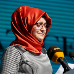 “Uning o‘lganini hamma qatori OAVdan eshitdim”. Hadicha sudda guvohlik berdi