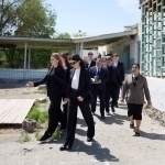 Saida Mirziyoyeva Xorazmdagi avariya holatiga tushgan bog‘chaga bordi