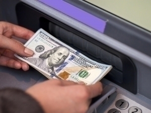 Dollar exchange rate drops below 12,700 soums for the first time since last September