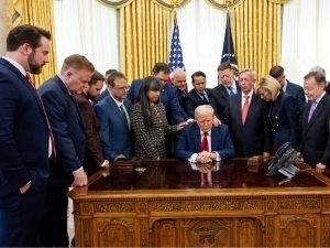 Tramp Prezident Maduroni olib qochish rejasini qanday tuzganini aytib berdi