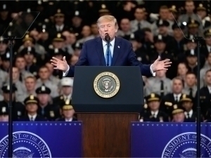 Трамп Ҳормуз бўғозини АҚШ ҳудуди деб эълон қилмоқчи (видео)