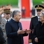 Мирзиёев Парижга етиб борди