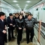 Kim Chen In qizi bilan harbiy zavodni ko‘zdan kechirdi