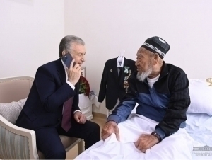 Mirziyoyev visits war veterans