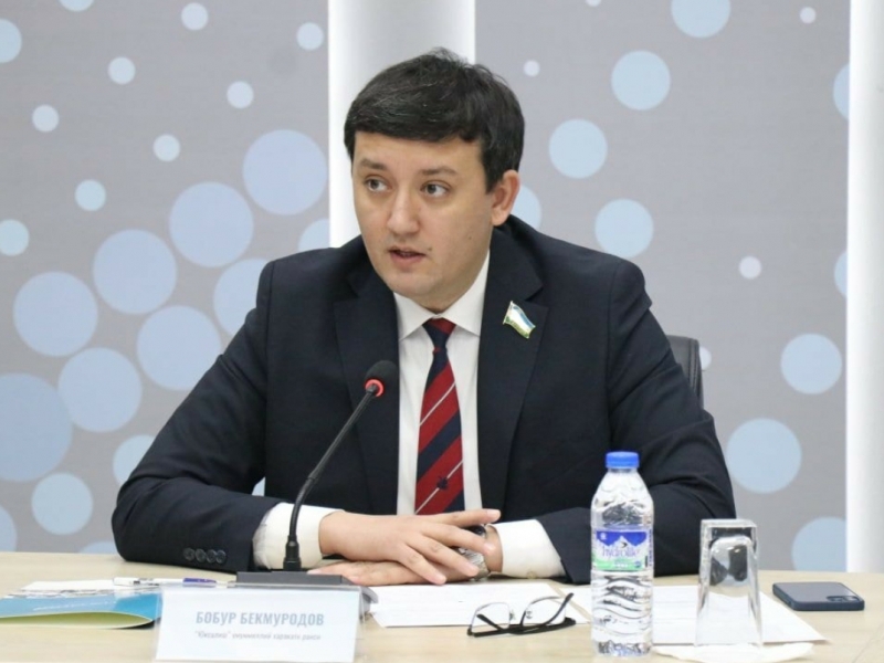 “Markaziy Osiyo yoshlarining DNKsida bo‘ysunish hissi yo‘q”. Bekmurodov Mixeyevga javob qaytardi (video)