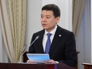 Собиқ адлия вазири 9 йилга қамалди