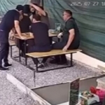 Андижонда маст эркаклар дўкон эгасини калтаклади (видео)