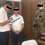 Ҳокимлар ови: Қирғизистонда яна бир ҳоким қўлга олинди (видео)