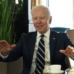 Bayden Rossiyada qamoqda bo‘lgan Gershkovichning oilasi bilan uchrashdi