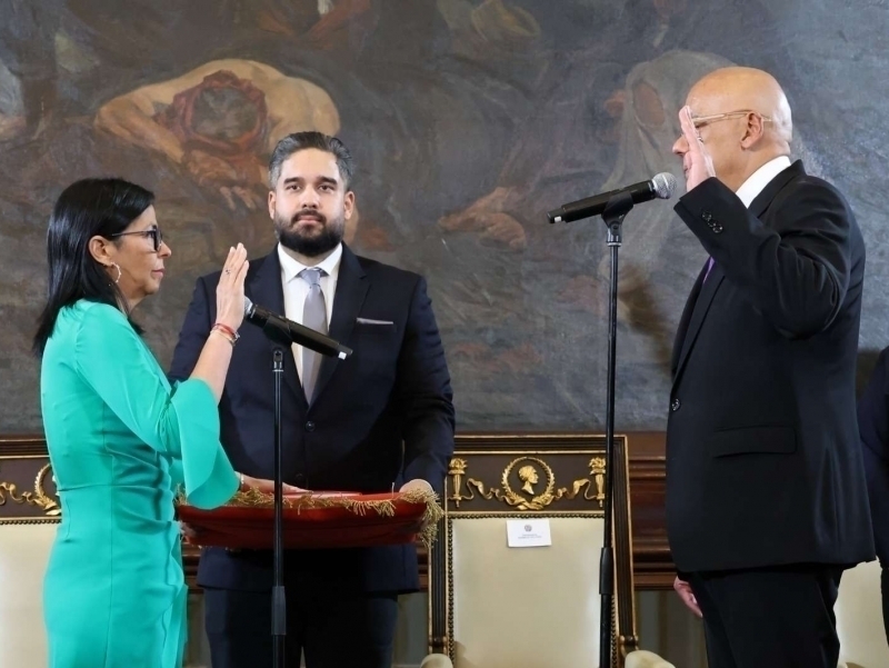 Delci Rodriges Venesuelaning muvaqqat prezidenti sifatida qasamyod qildi (video)