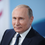 Путин ўзи ва  Ҳукуматнинг ойлигини оширди
